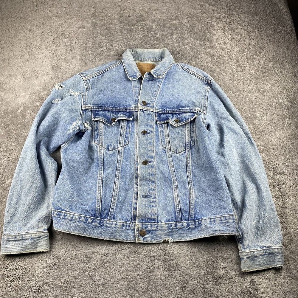 Vintage Levi's Denim Jean Jacket  75505-0212 Canada 42 Blue Light Wash